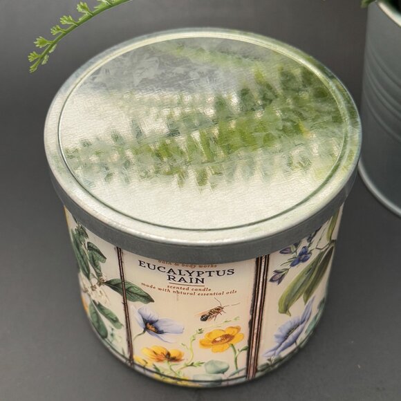 BBW Eucalyptus Rain Bath & Body Works 3 Wick Candle - Picture 4 of 10